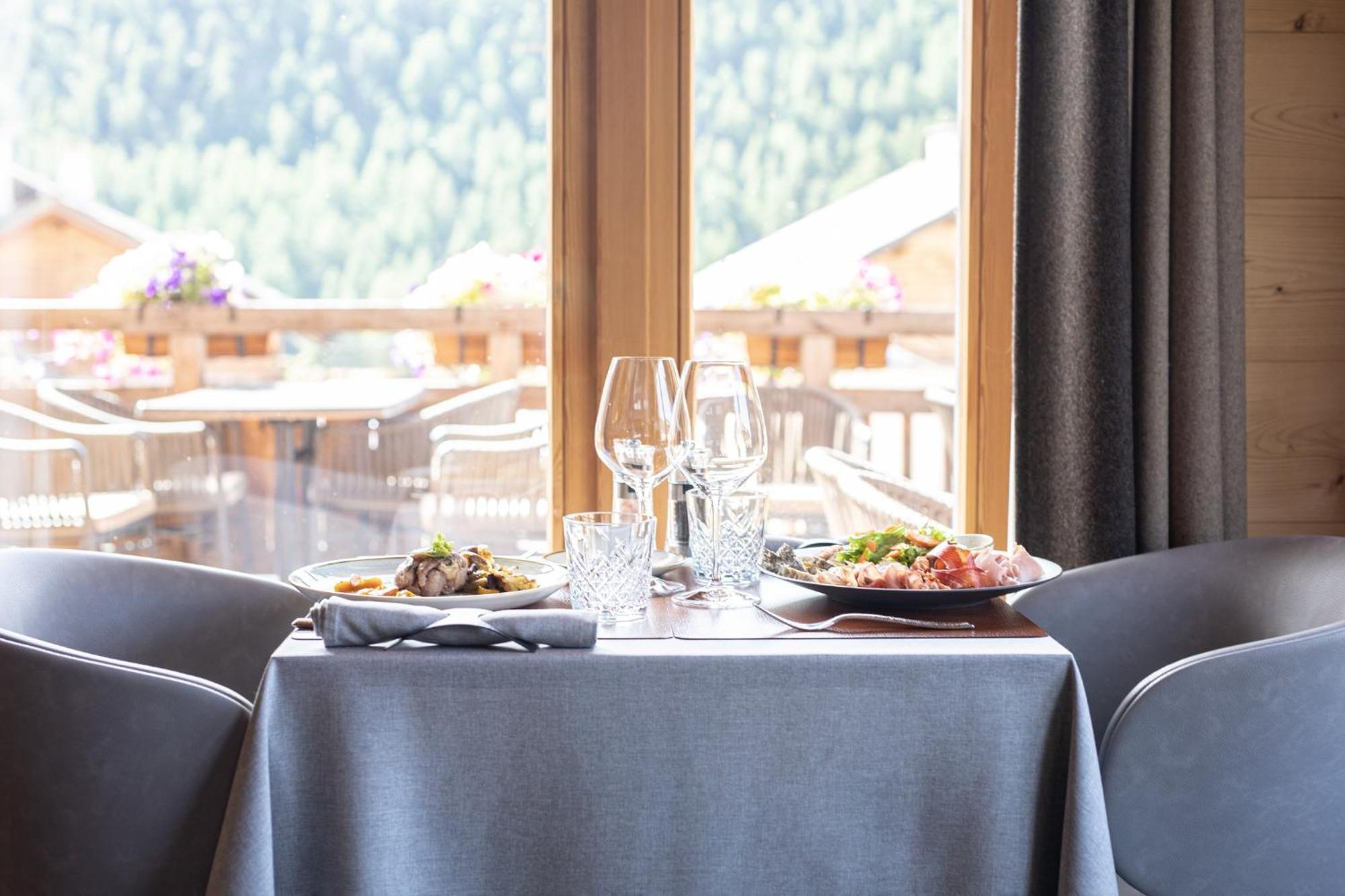 Le Chalet Blanc Hotel & Spa Montgenèvre Buitenkant foto